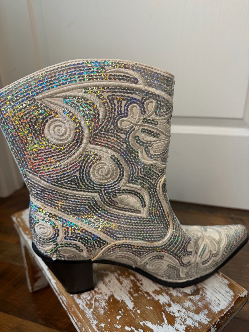 Helen’s Heart Sparkly Western Cowboy Boots White Sequin Embroidered size 10 - Picture 7 of 11